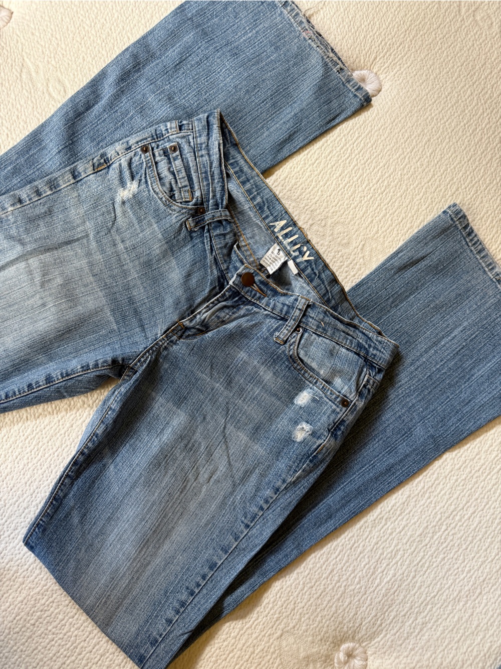 Alloy Jeans Y2K Low Rise Bootcut – Distressed